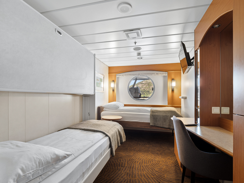 Polar Outside | Upper and middle decks for up to three travellers